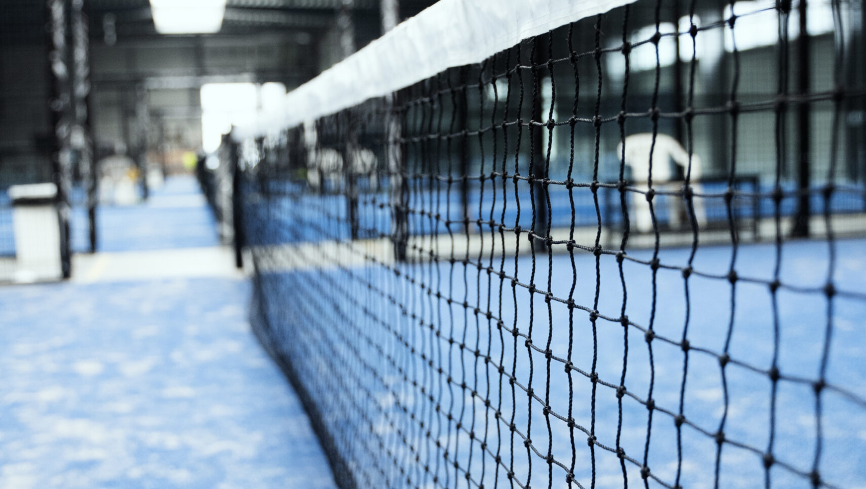 empty-paddle-tennis-field